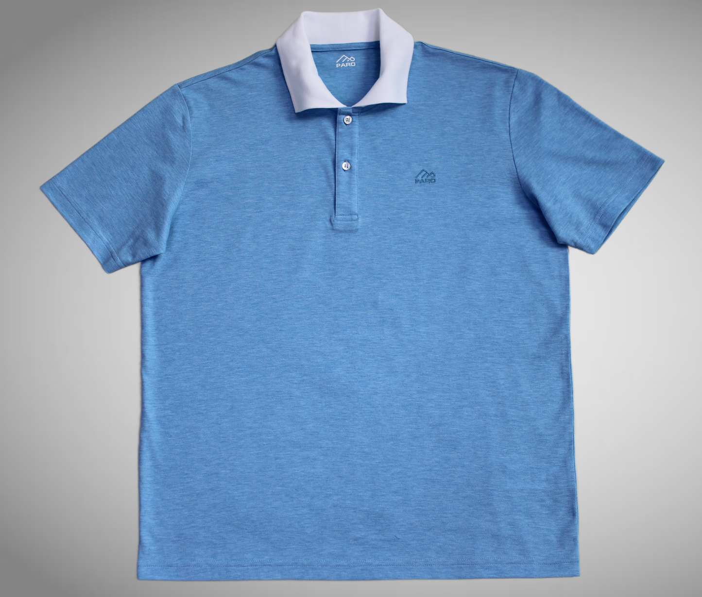 Меланжирана синьо-бяла поло риза с бяла яка