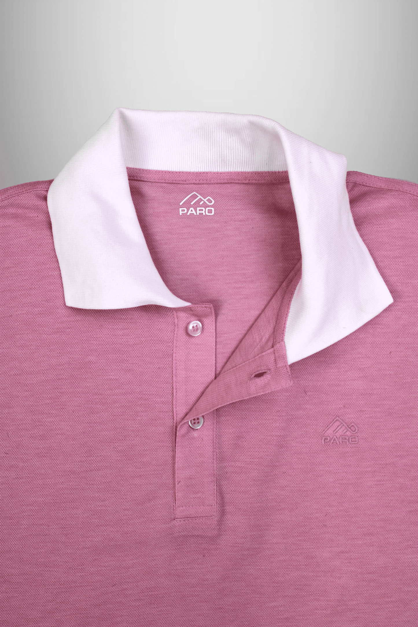 Меланжирана розово-бяла поло тениска с бяла яка