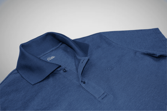 Меланжирана тъмно-черна поло риза със синя яка