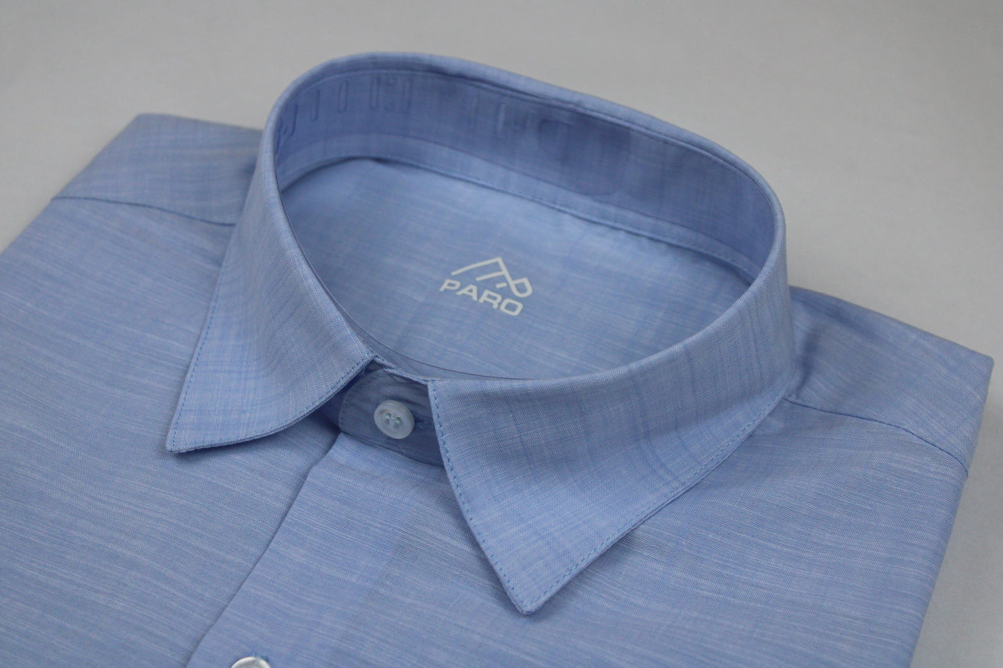 Светло синя риза