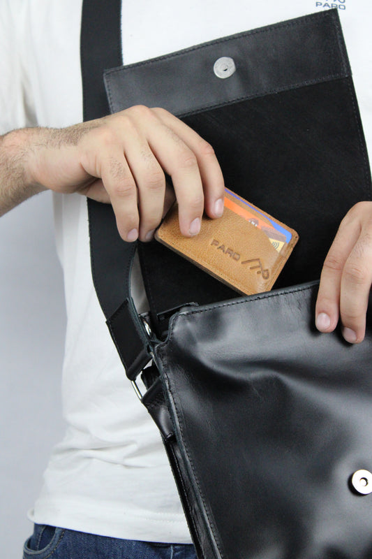 Кожена чанта през рамо